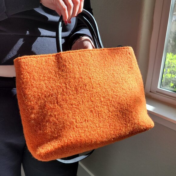 FURLA - Chic & Cozy: Orange Wool Handbag with Crossbody strap - Picture 2 of 12